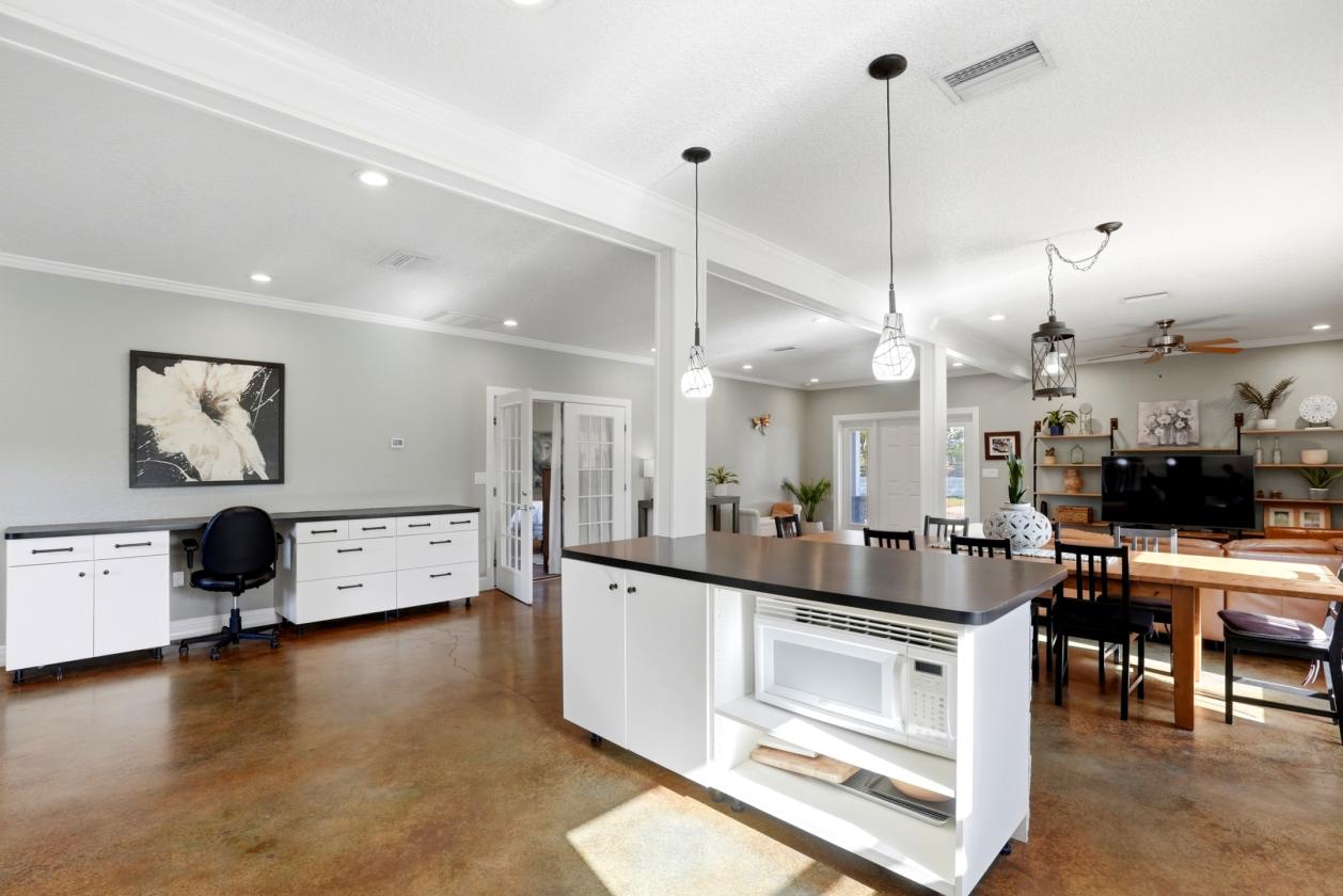 Unique equestrian estate on 6.57 acres - photo 10
