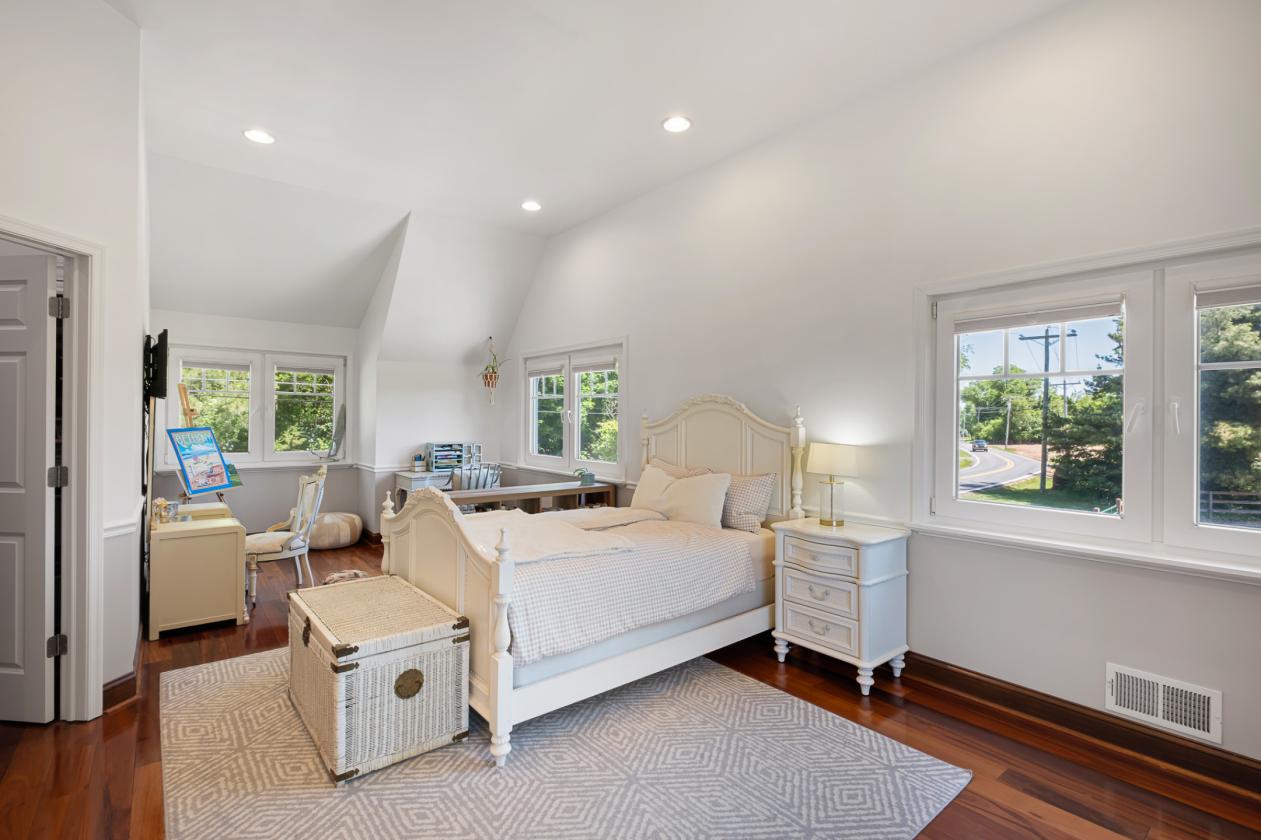 Barn Luxury Reimagined on 4.64 acres - photo 28
