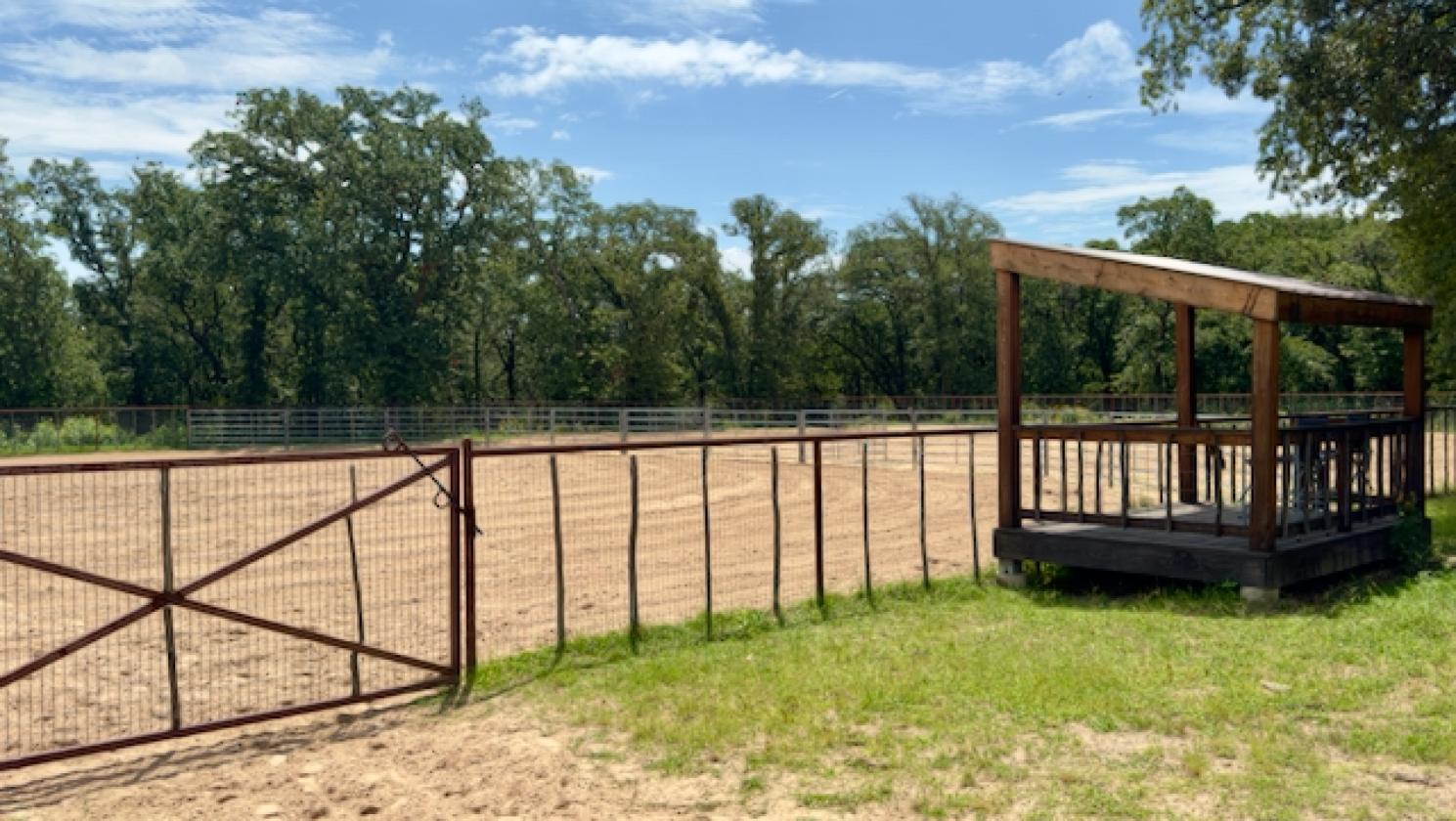Turnkey 9.58 Acre Equine Facility - 2 Homes - photo 9