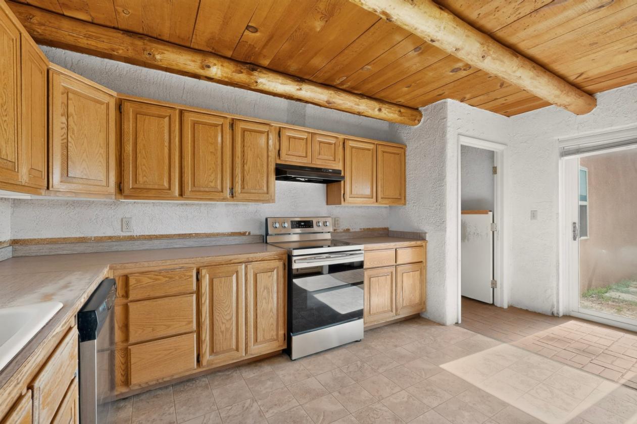 Fabulous, one of a kind horse property - photo 4