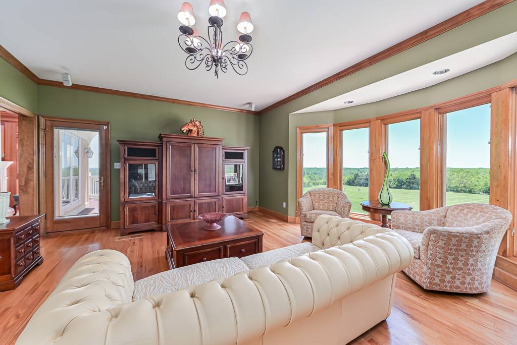Exquisite Custom Ranch on 81.7 Acres - photo 16