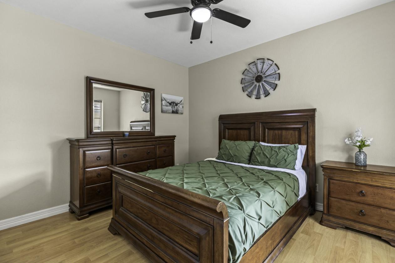 Beautiful home on 5 acres + Guest House - photo 10