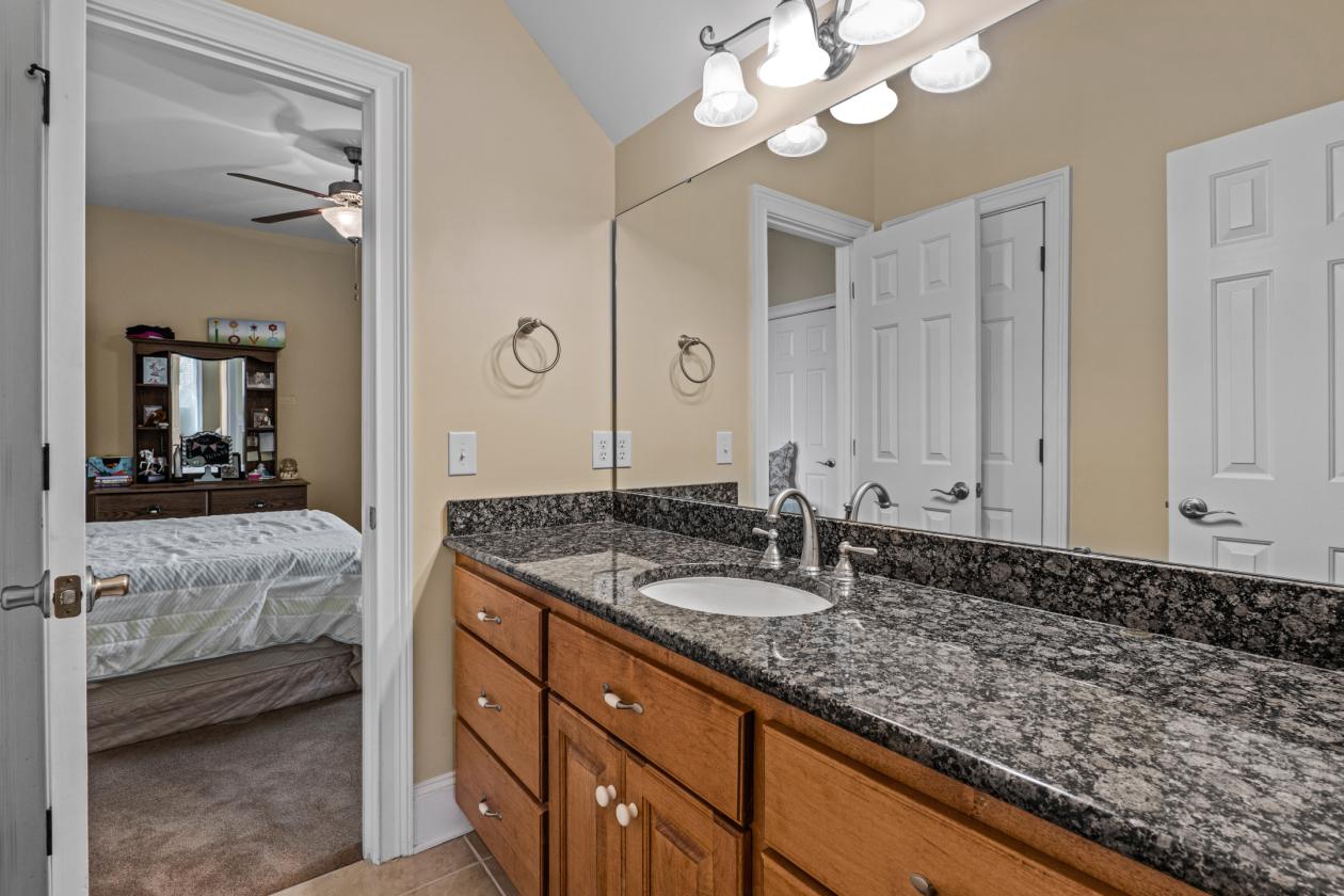 Custom home, pool and equestrian community! - photo 19