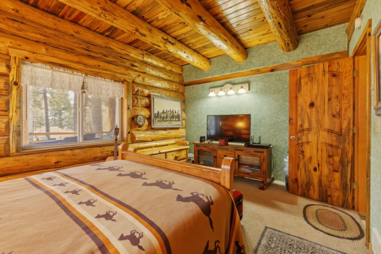 40 ACRE IRRIGATED FARM WITH CUSTOM LOG HOME - photo 20