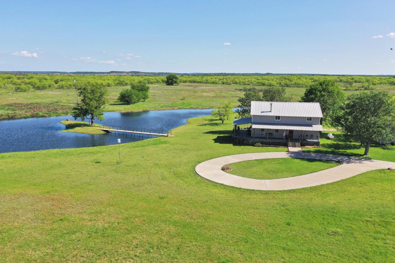 SPECTACULAR ±331 ACRE RANCH WITH MULTIPLE HOMES + - photo 2