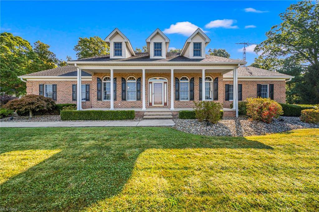 EQUESTRIAN COUNTRY ESTATE WITH CUSTOM HOME & BARN ON BEAUTIFUL PARK-LIKE SETTING - photo 1