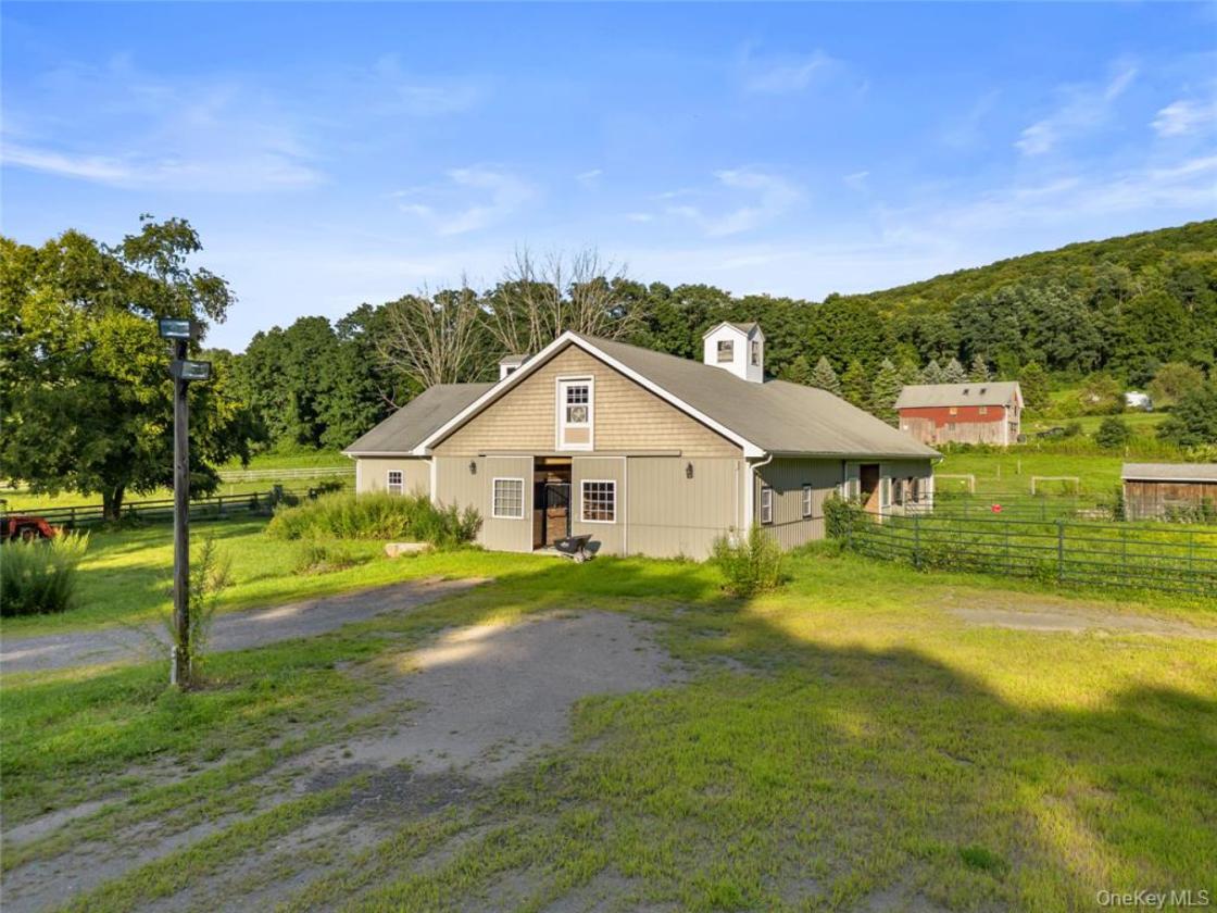 Spectacular 100+ Acre Equestrian Estate - photo 5