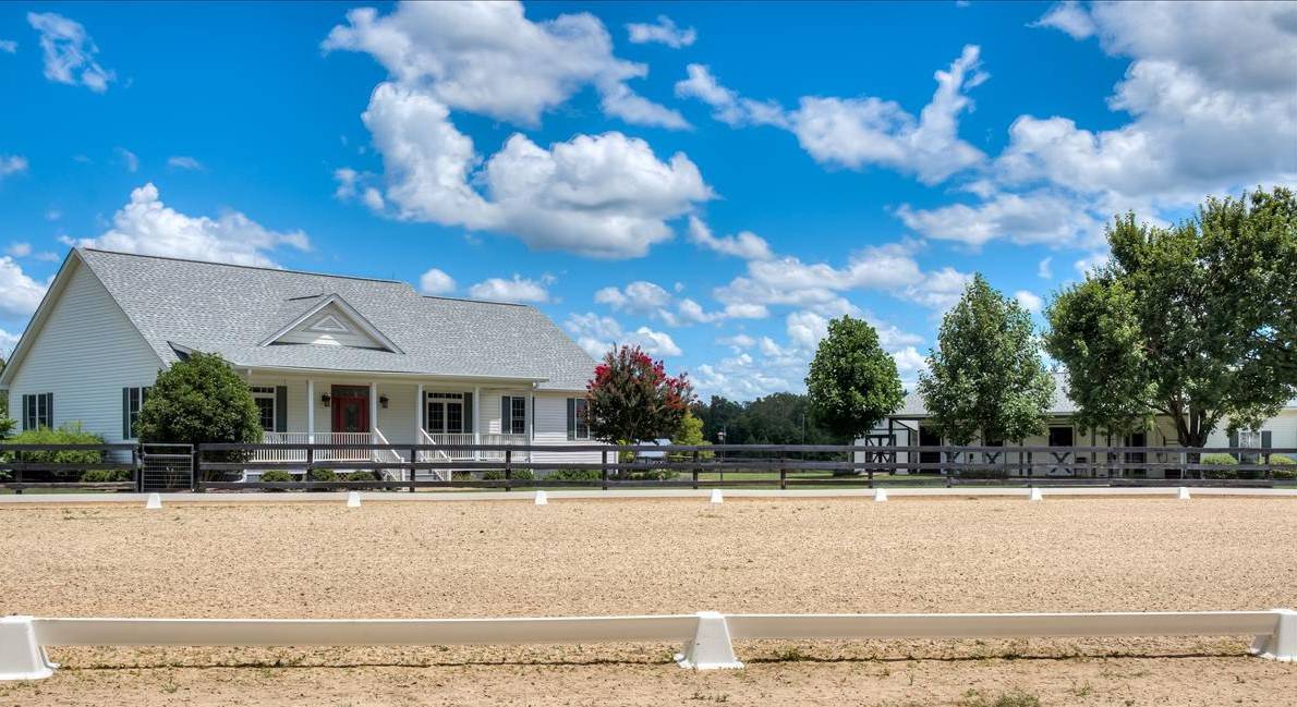 Horse property for riding and carriage driving in beautiful Hopeland