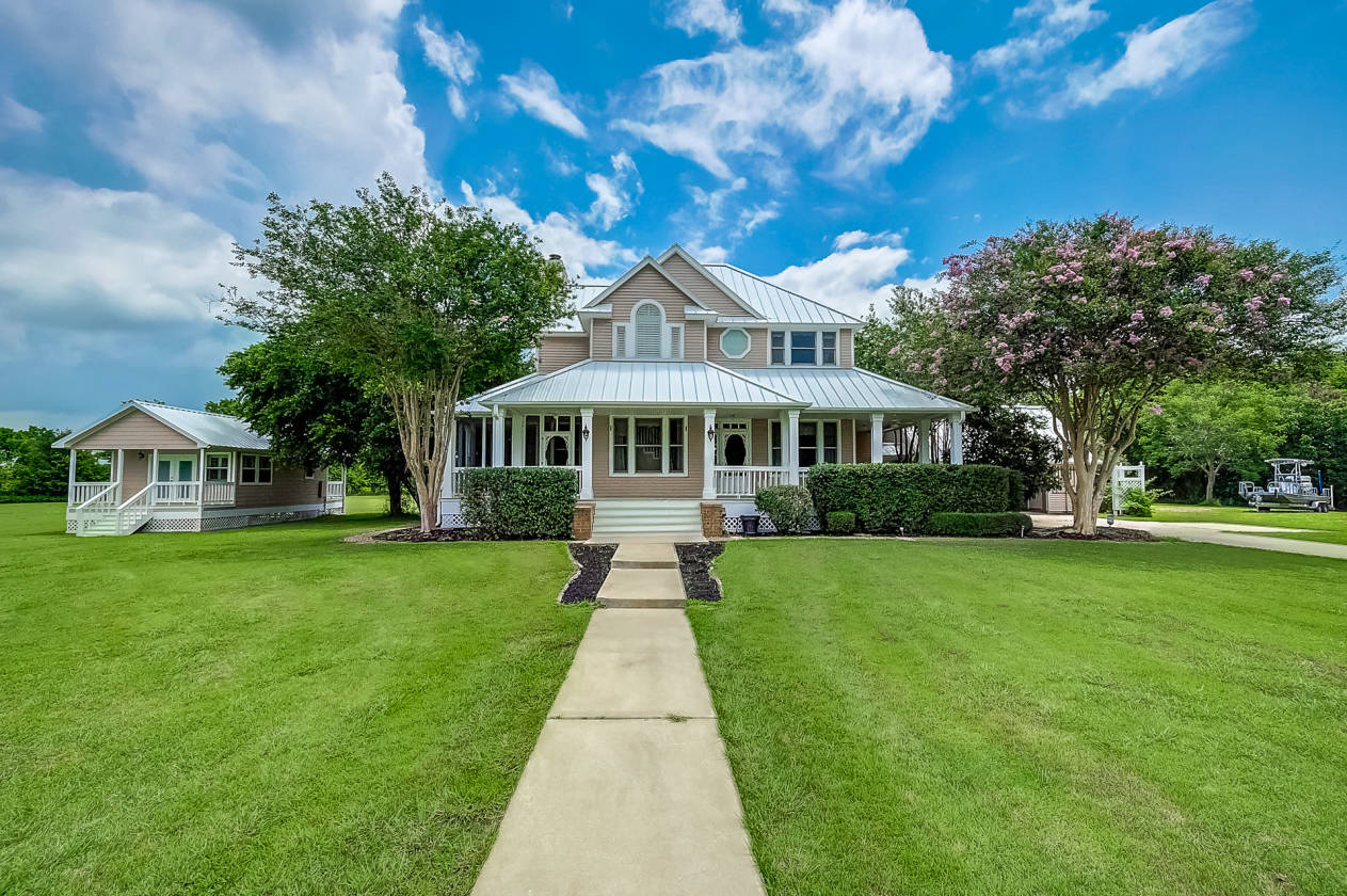 Amazing Country living in Brookshire, this Custom Country Home is