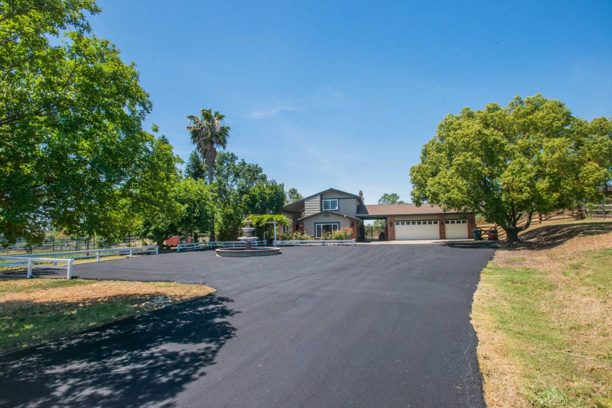 Horse Property for sale.