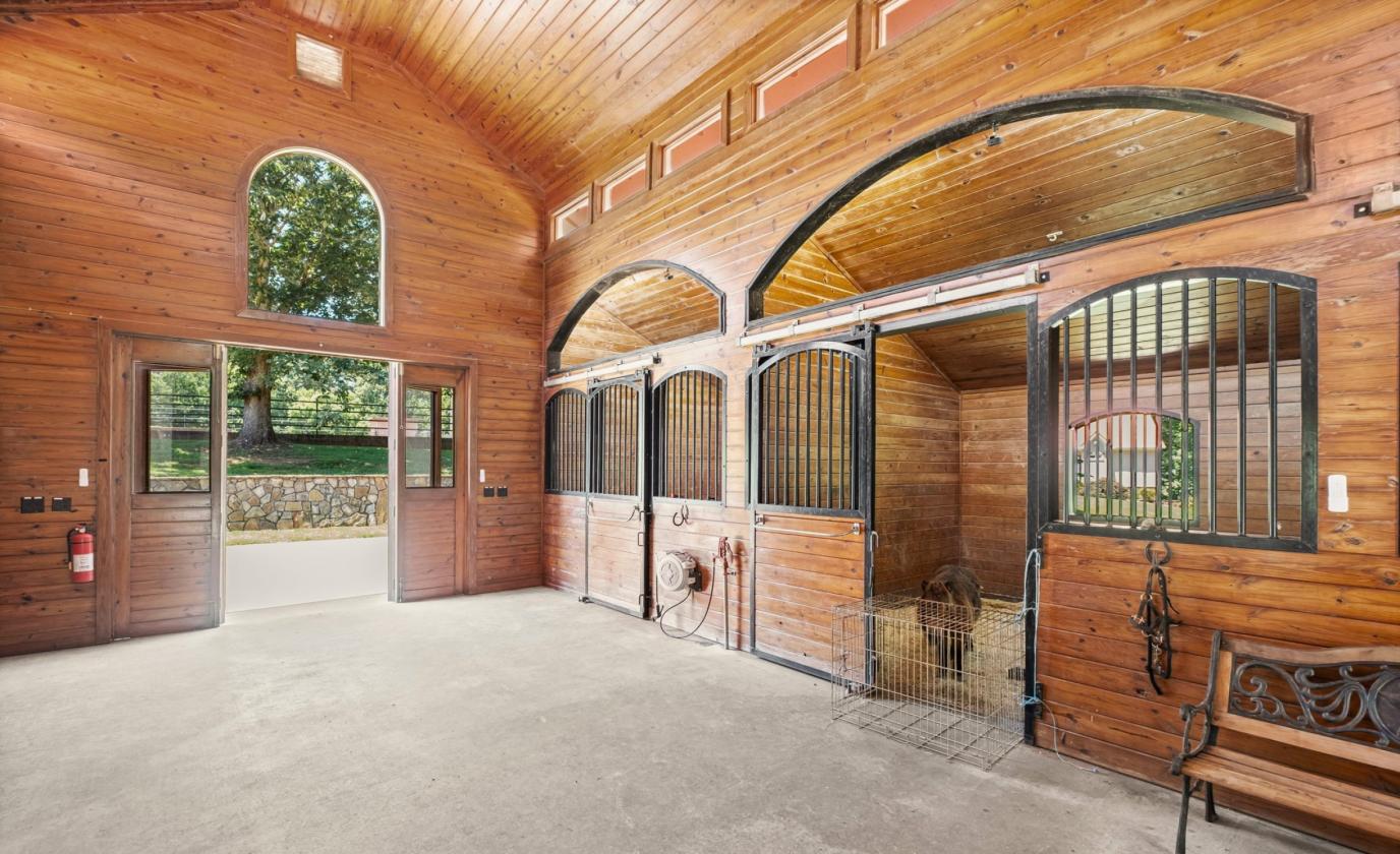 Country Estate, Minutes from Downtown - photo 14