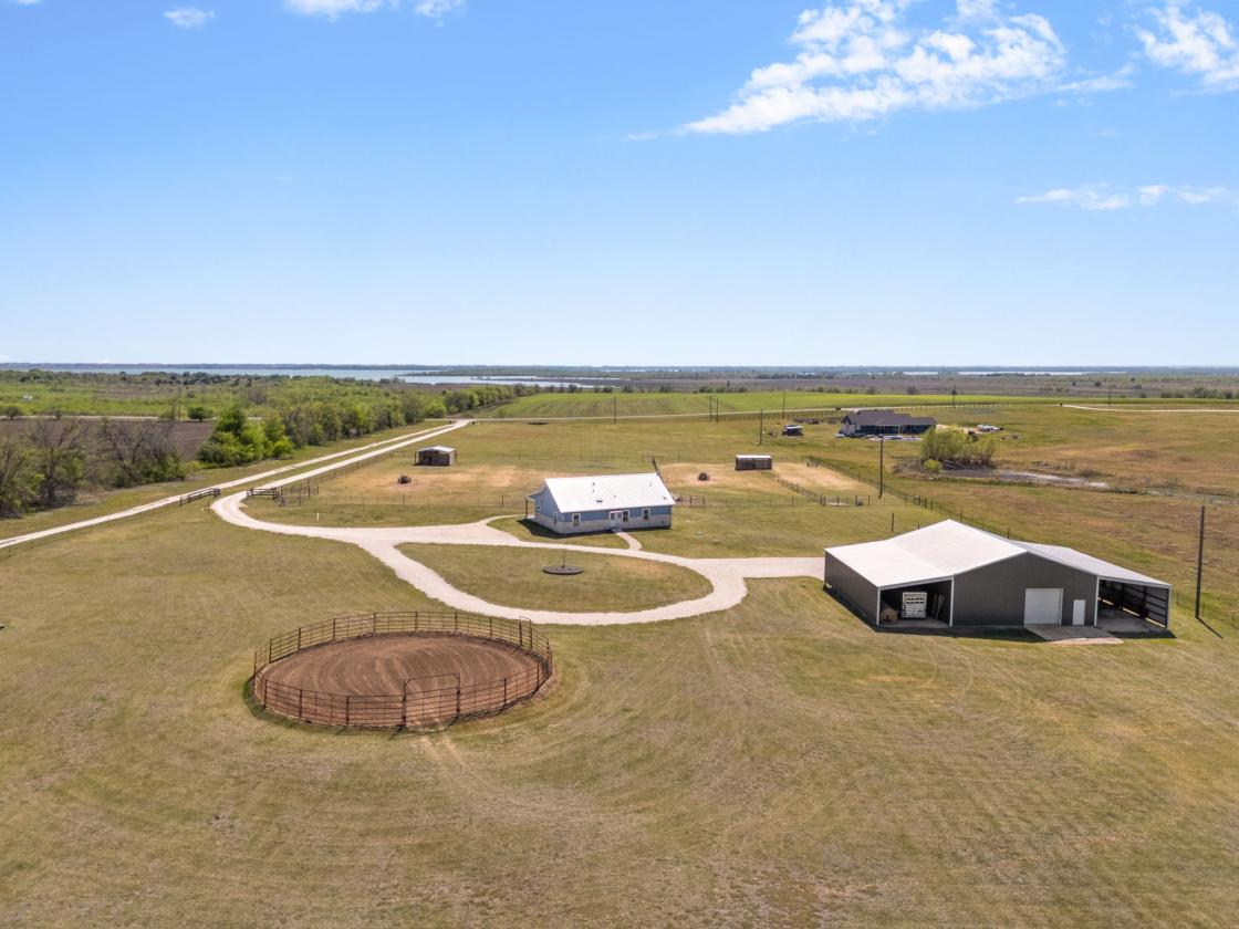 Pristine Equestrian Farm with 10.01 Acres - photo 5