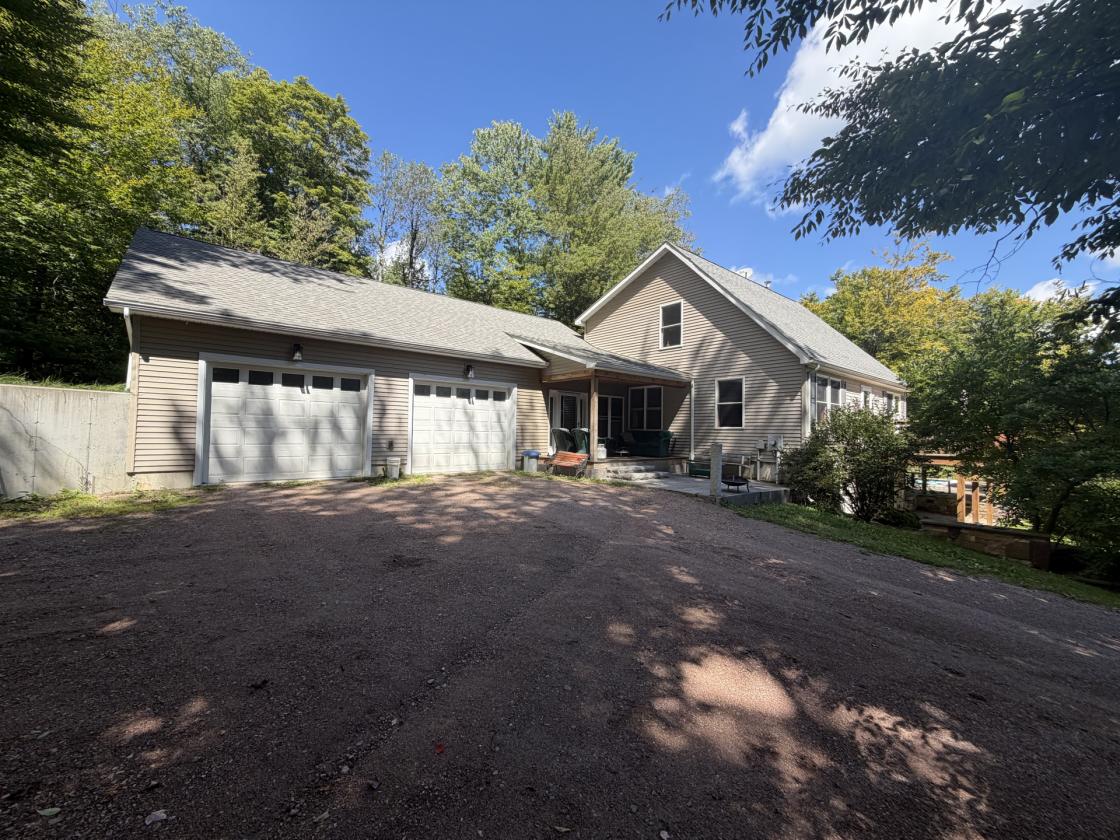 Country Retreat on 5 acres with stable - photo 14
