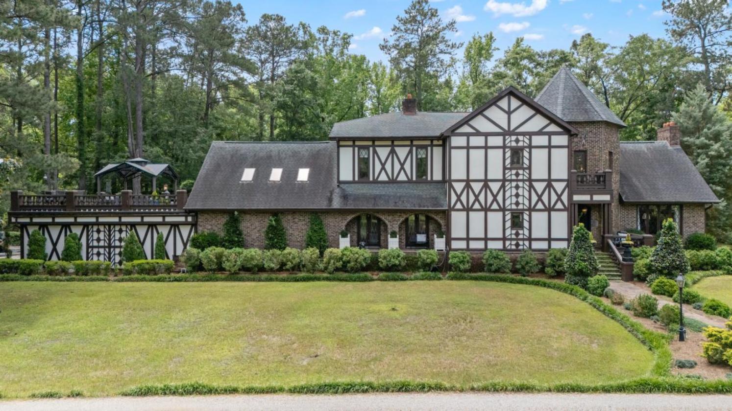 HOME, EVENT AND WEDDING VENUE AND HORSE FARM! - photo 1