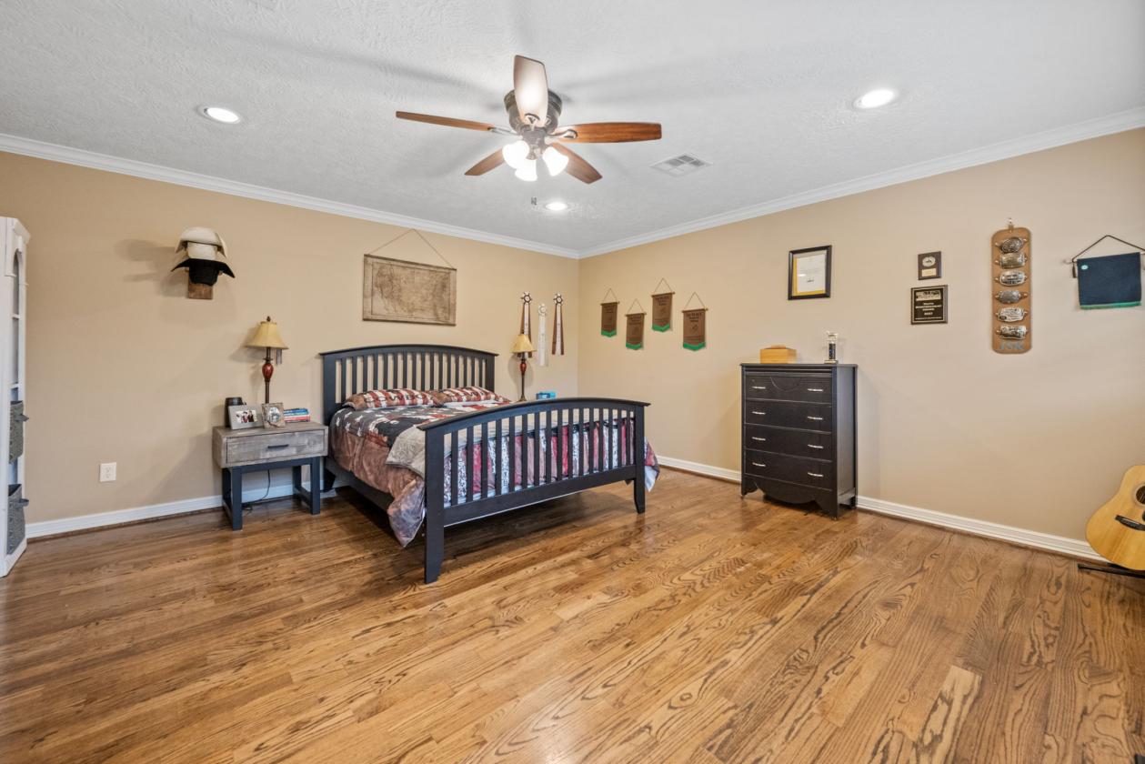 Extraordinary Luxury Equestrian Retreat on 7.1 AC - photo 17