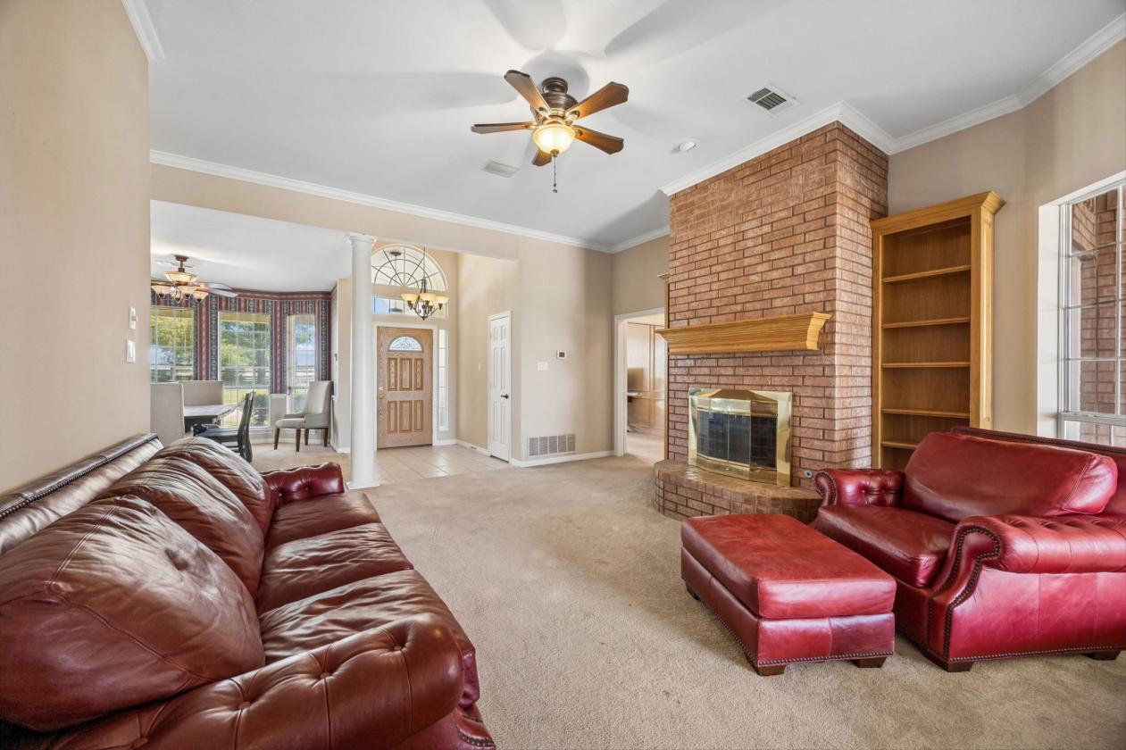 LUXURY MEETS COUNTRY LIFE ON 7.5 PICTURESQUE ACRES - photo 10