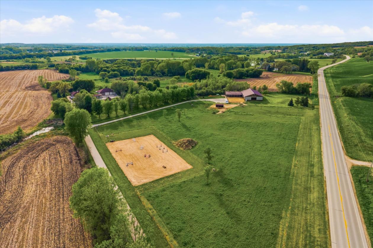 Luxury Equestrian Estate w/ Indoor & New Outdoor - photo 4