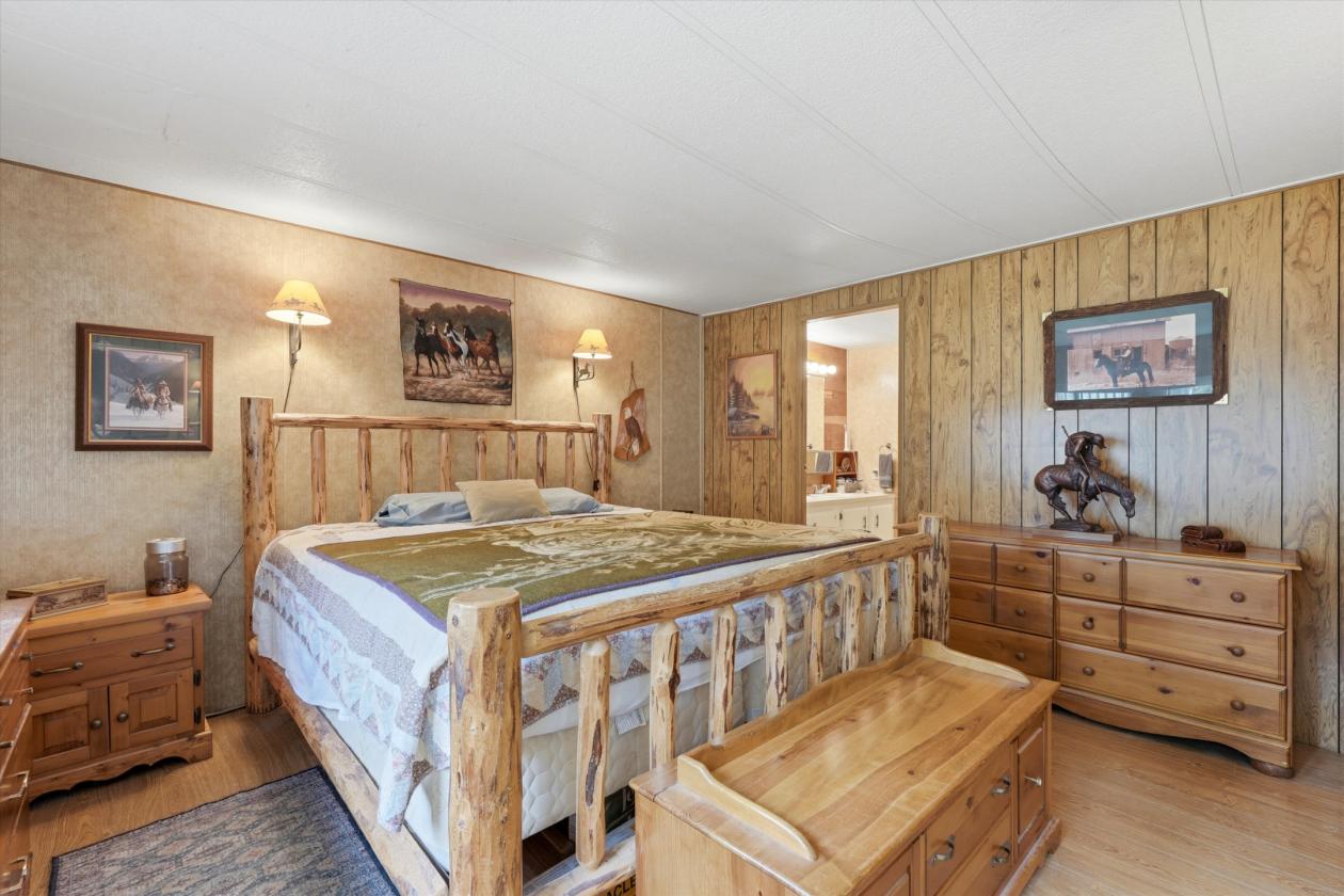 9.11 Acres with 8 Stall barn & Indoor Arena! - photo 10