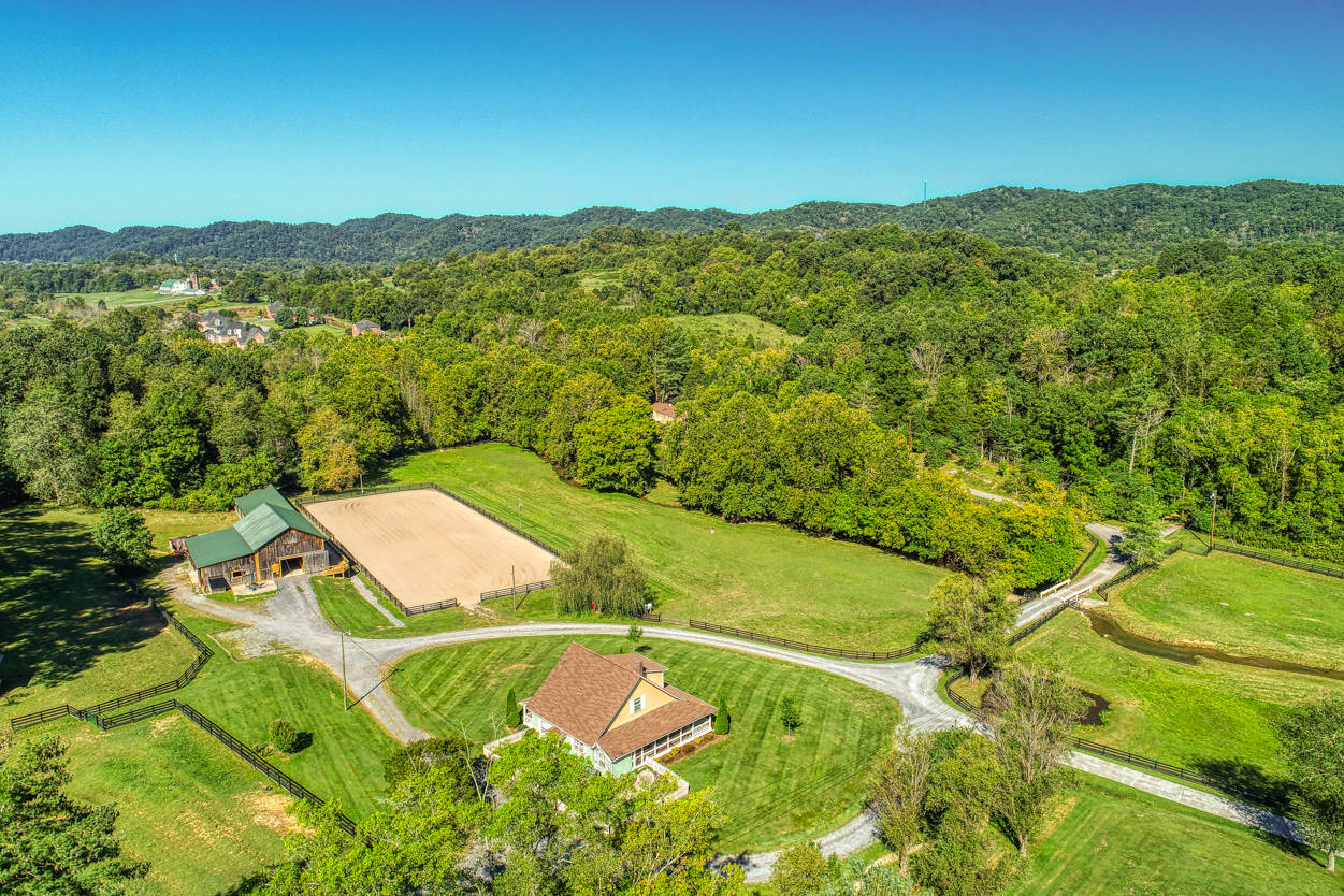 Luxury Equestrian Estate with multiple homes Bristol, Sullivan County