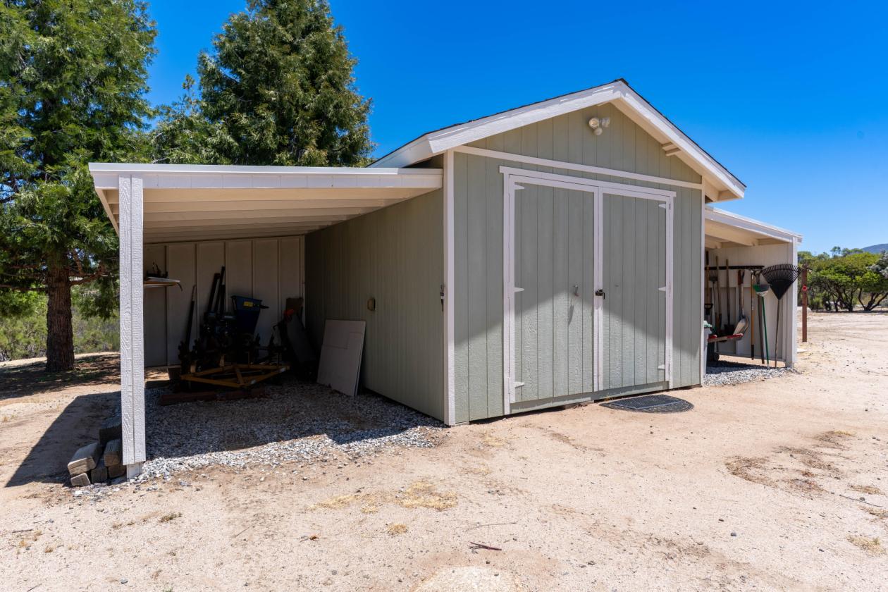 Custom 5-Acre Horse Ranch with Stunning Views - photo 25