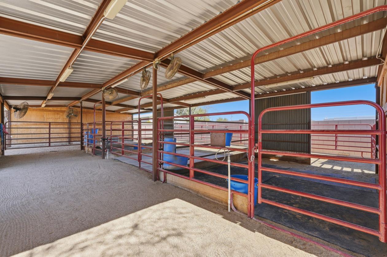 Desert Hills Luxury horse property on over an acre - photo 30