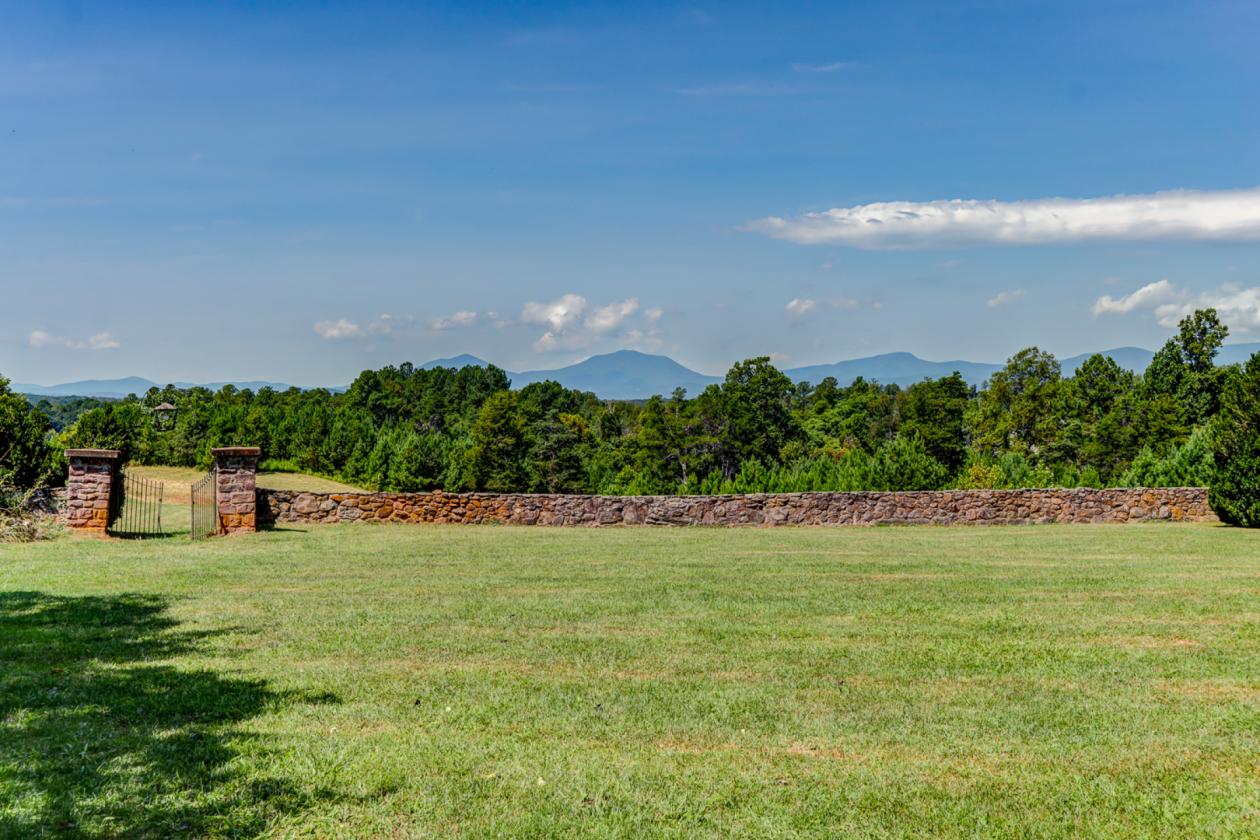 Magnificent views on this colonial home with 24 ac - photo 12