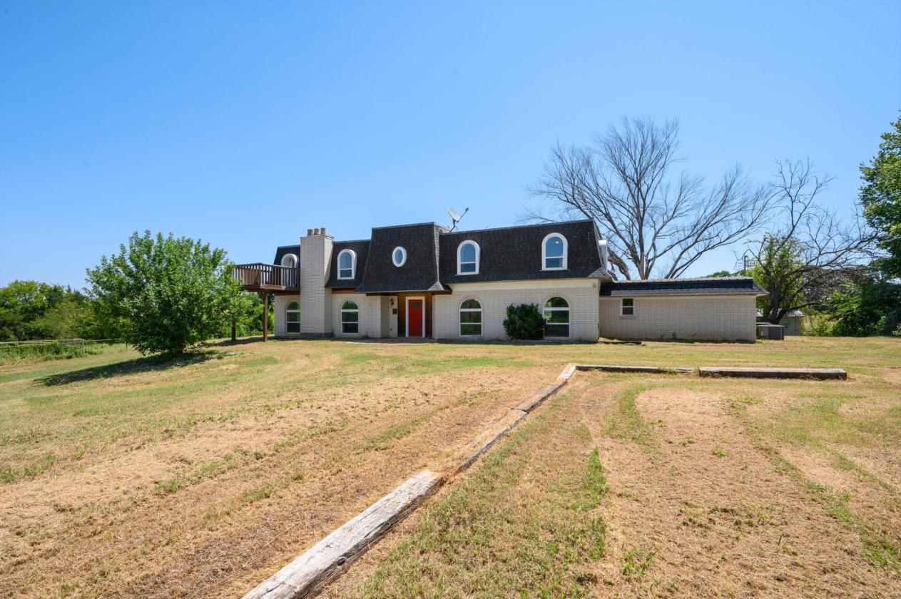 Updated home on 5.93 acres - photo 4