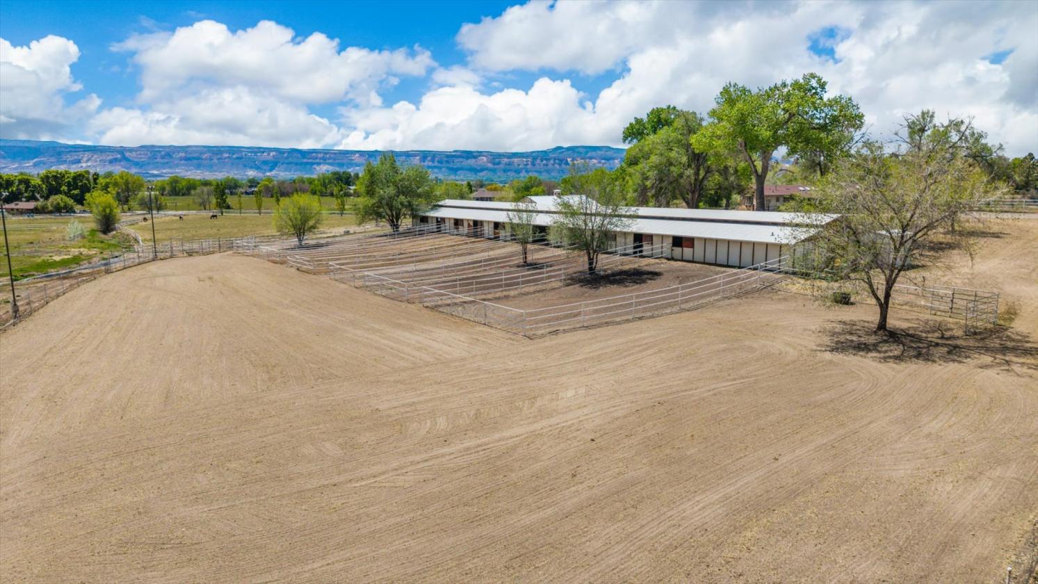 Rare equestrian sanctuary set on over 14 acres - photo 26