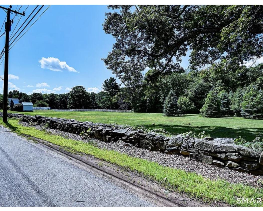 Historic equestrian estate, modern conveniences - photo 9