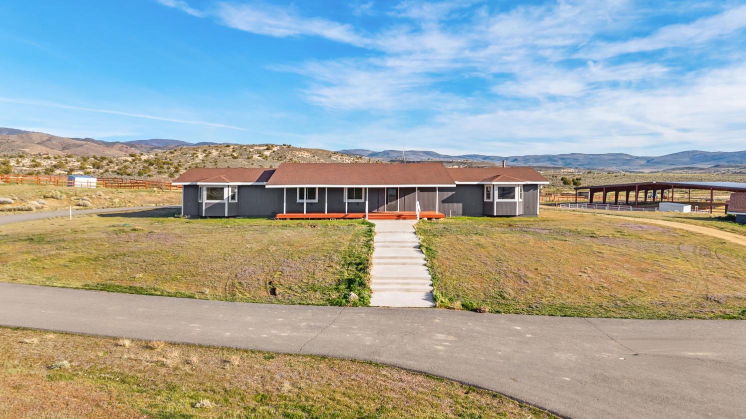 Turnkey equestrian estate w/3 homes and 360 views - photo 12