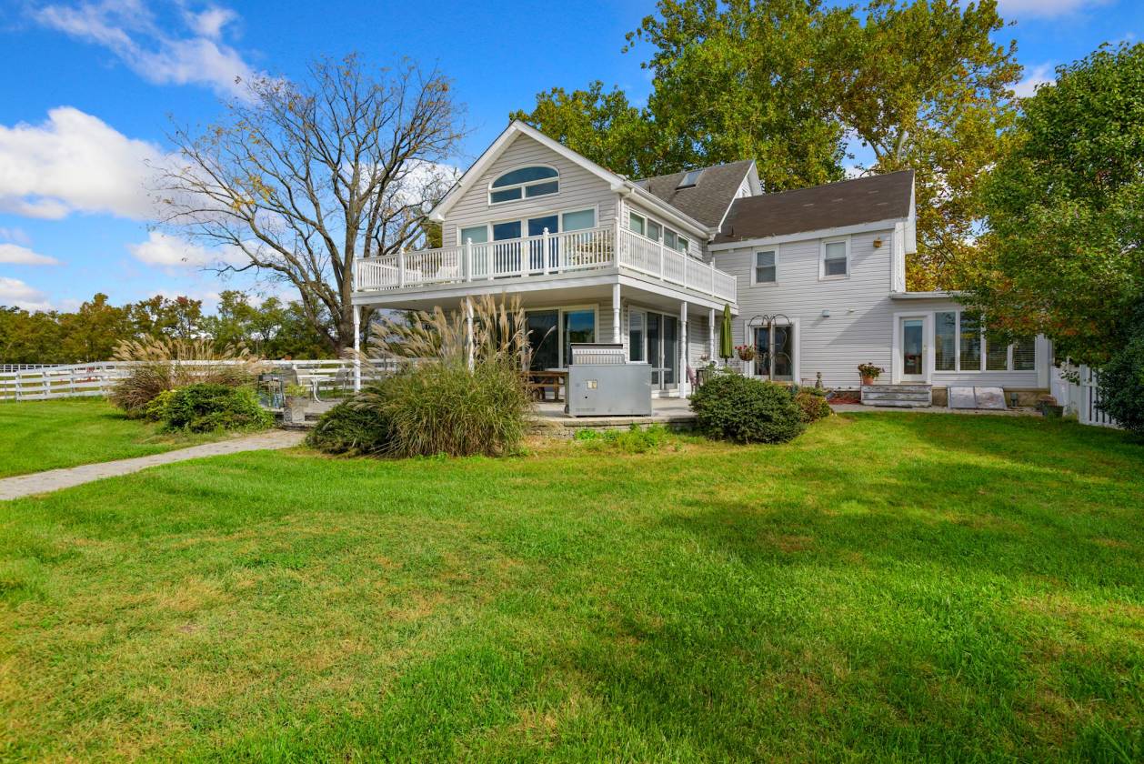 Rare Find Farm House with 106 acres in New Jersey Newfield