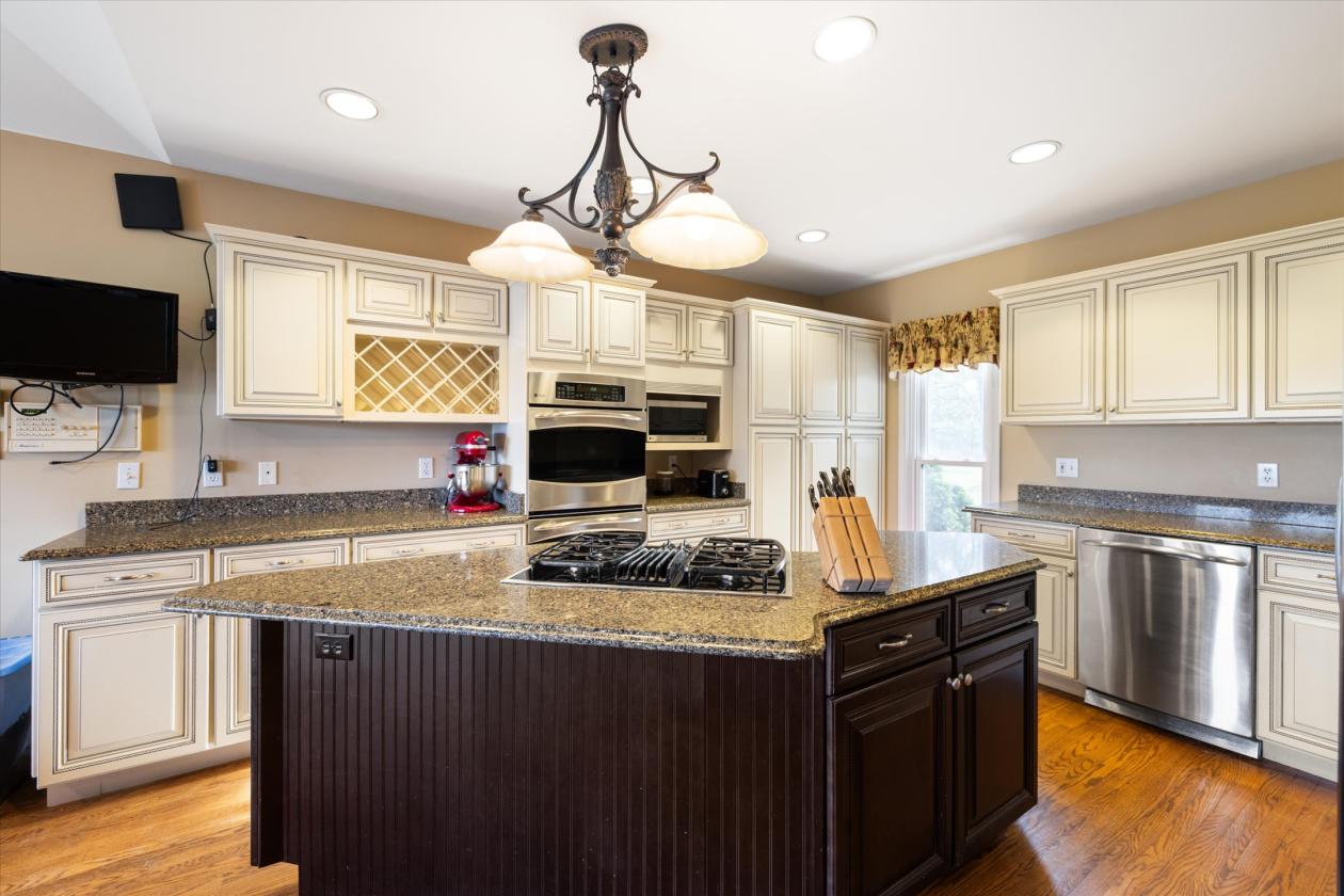 Turn-Key Equestrian Estate With Indoor Arena - photo 13