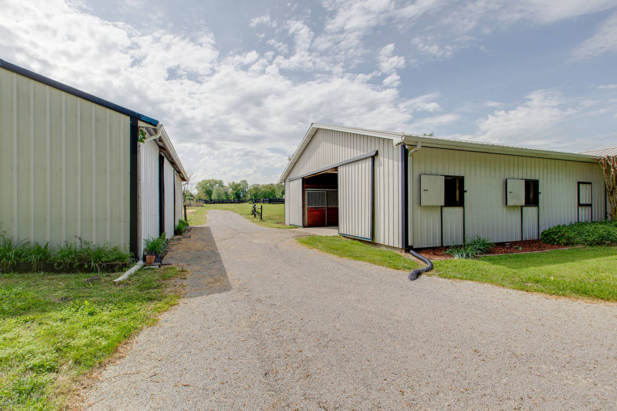 Luxury Equestrian Estate with barn apartment/guest house Franklin, TN