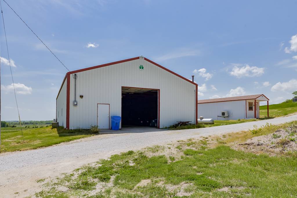 Exquisite Custom Ranch on 81.7 Acres - photo 26