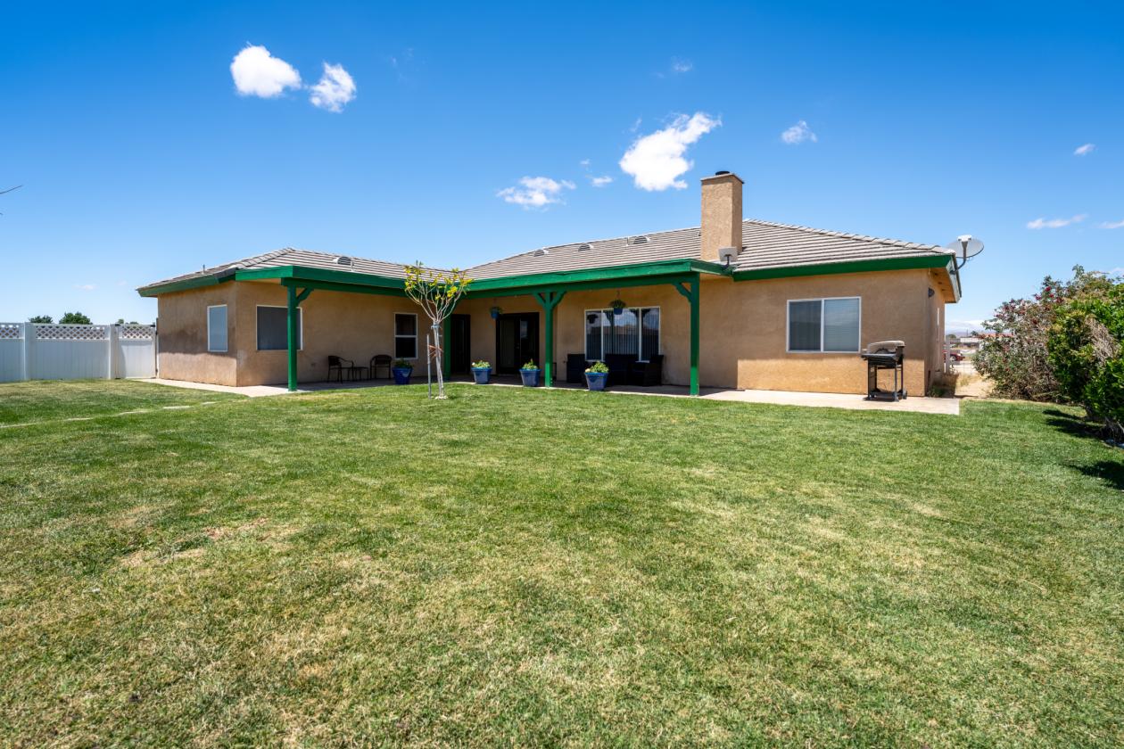 Turn key Ranch in west Lancaster - photo 21