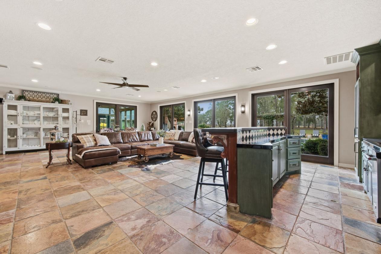 Extraordinary Luxury Equestrian Retreat on 7.1 AC - photo 9