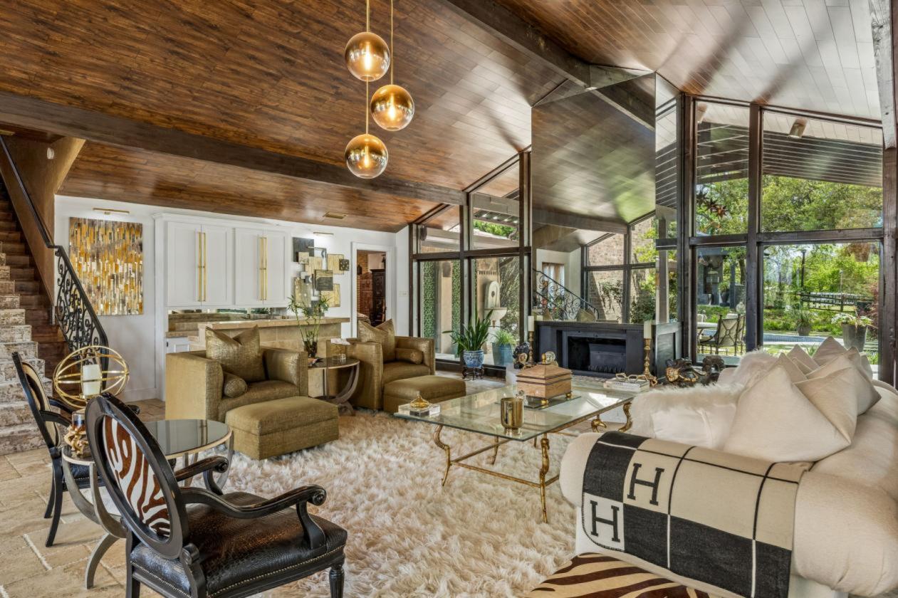 In-Town Luxury Resort Inspired Equestrian Retreat - photo 8