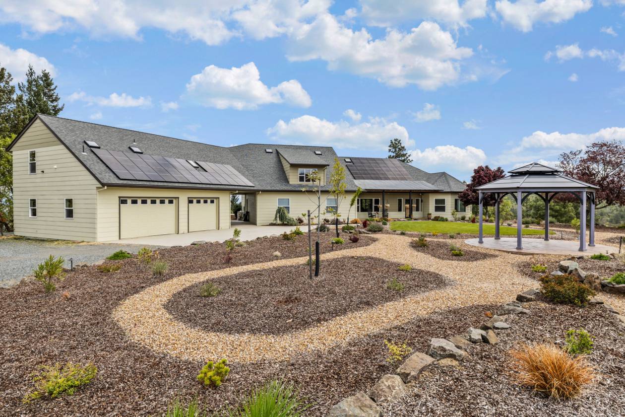 Horse Property for sale.