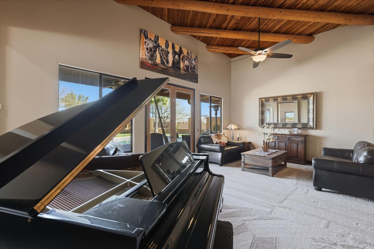 Desert Hills Luxury horse property on over an acre - photo 8
