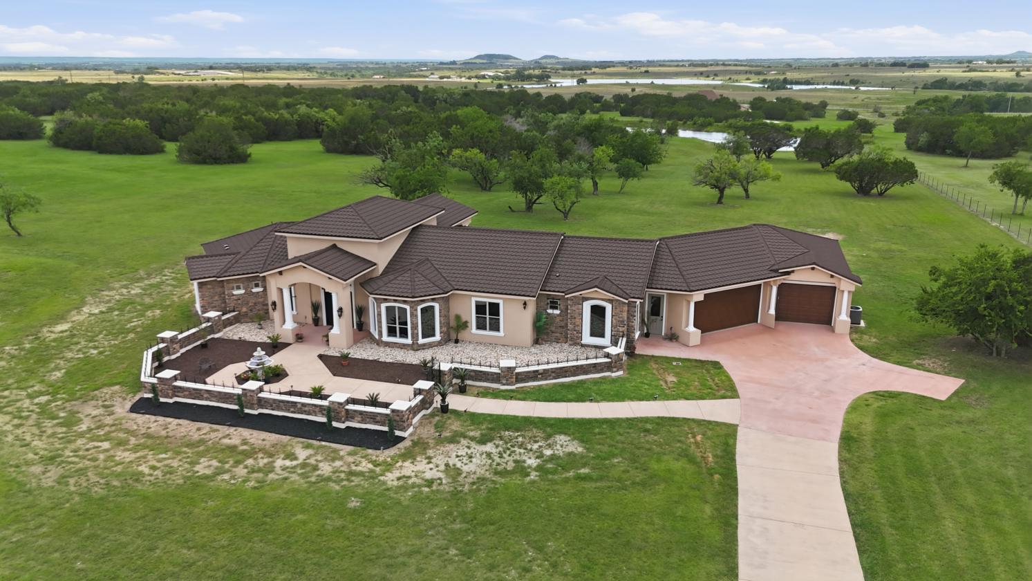 Gated Luxury Estate with Unmatched Views on 5 Acres - photo 4