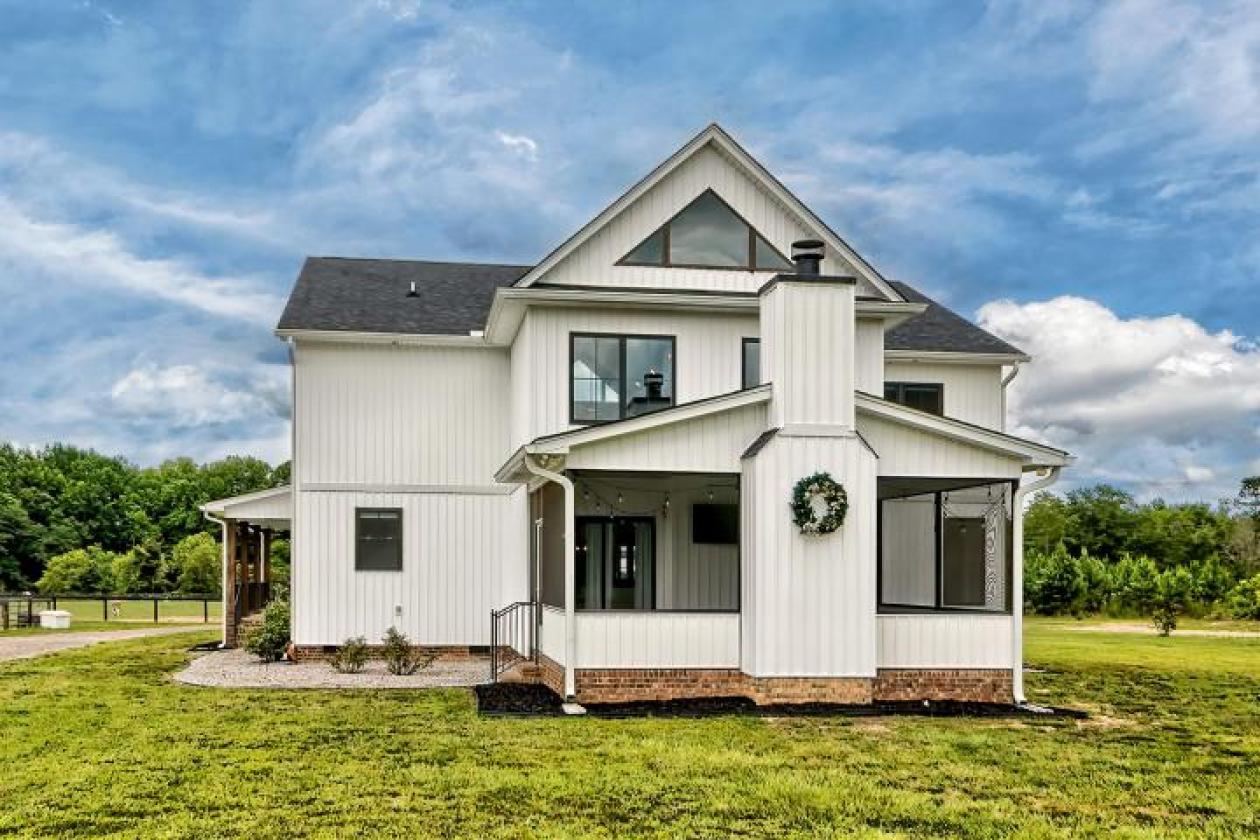 32.84 ACRES. EQUESTRIAN FACILITIES. - photo 5