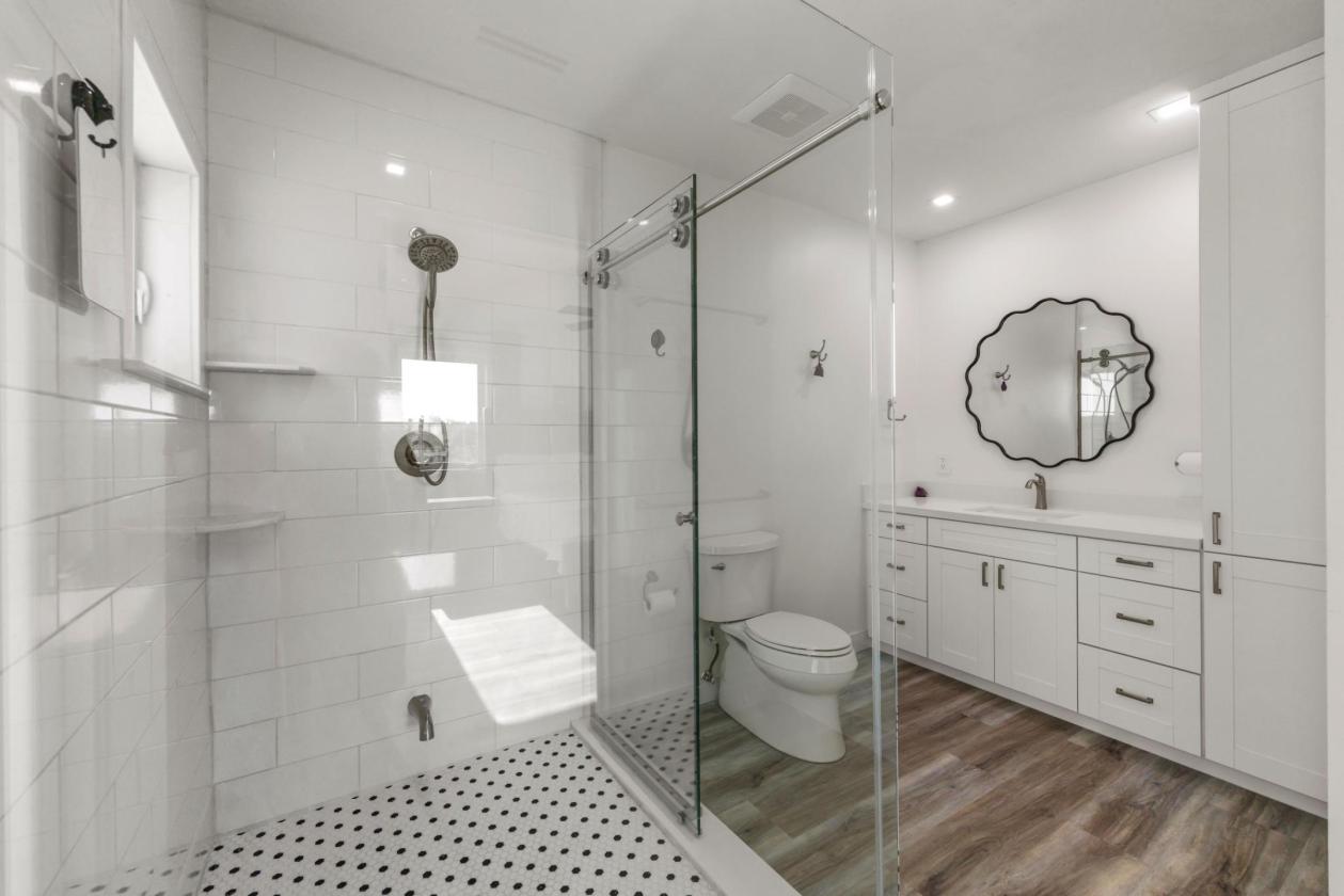 Luxury Home | 2-Stall Barn | Round Pen | Paddocks - photo 19