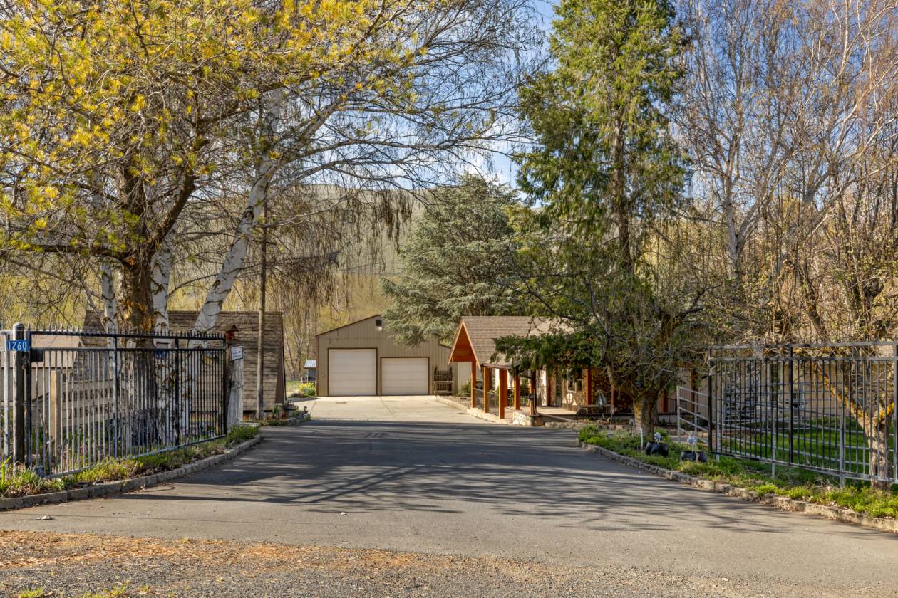 Horse Property for sale.