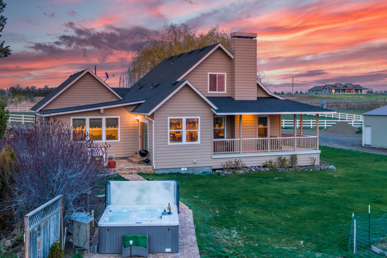 5 Acre Horse Property in Powell Butte, OR with Expansive... Powell