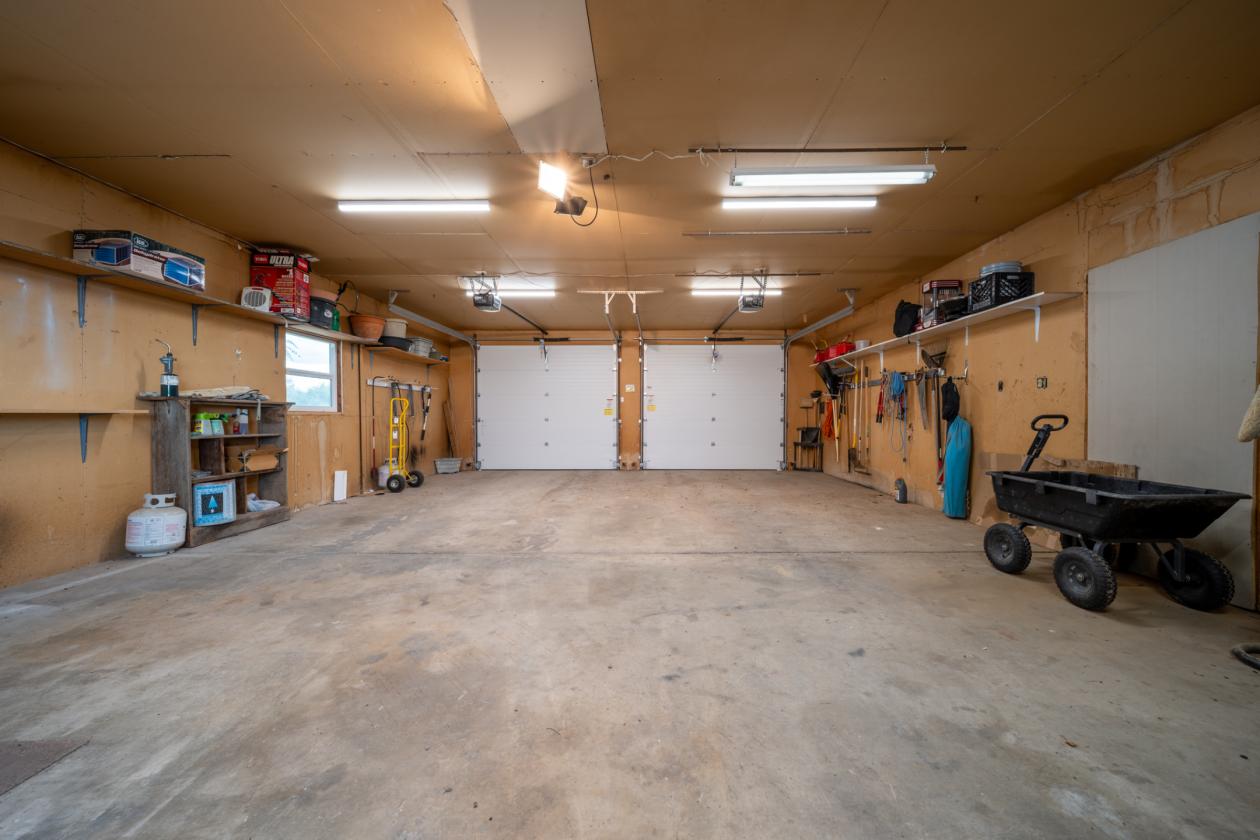 A Grand Wyoming Equestrian Estate Near Yellowstone - photo 29