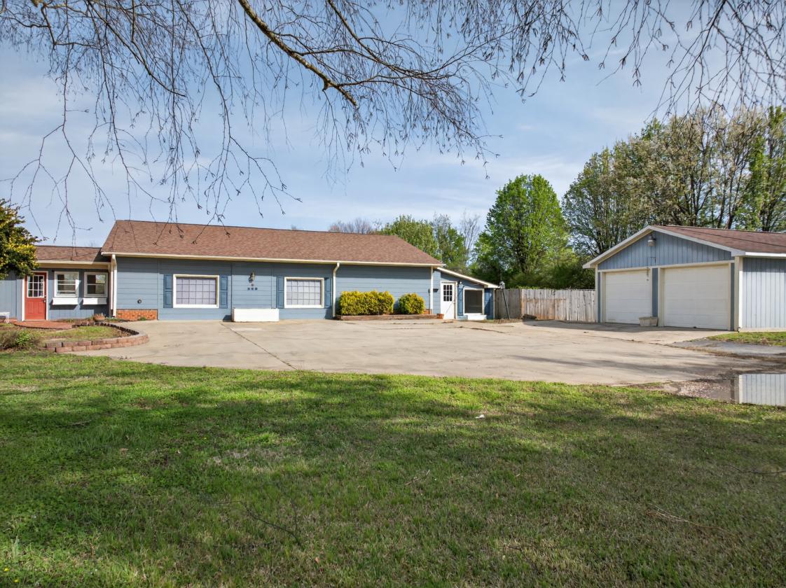 CLOSE TO TRYON Horse farm with 30+ kennel facility - photo 21