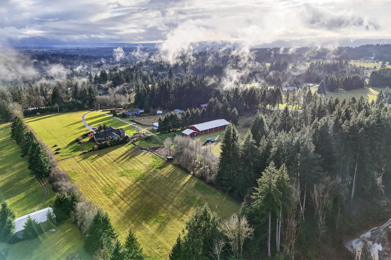 Huge Arena, Ample Pasture & Spacious Home - photo 8
