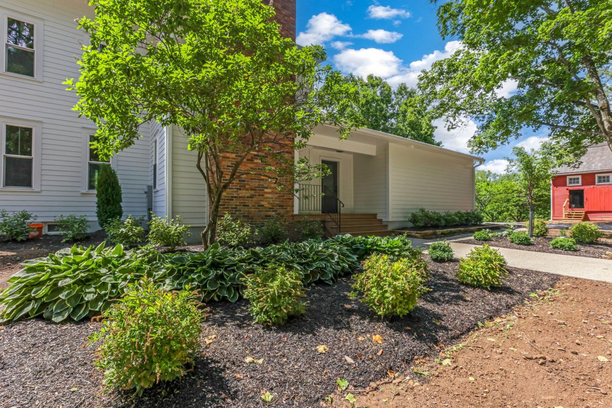 Restored 1885 Italianate Farmhouse on 7 Acres - photo 9