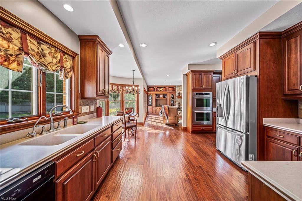 EQUESTRIAN COUNTRY ESTATE WITH CUSTOM HOME & BARN ON BEAUTIFUL PARK-LIKE SETTING - photo 23