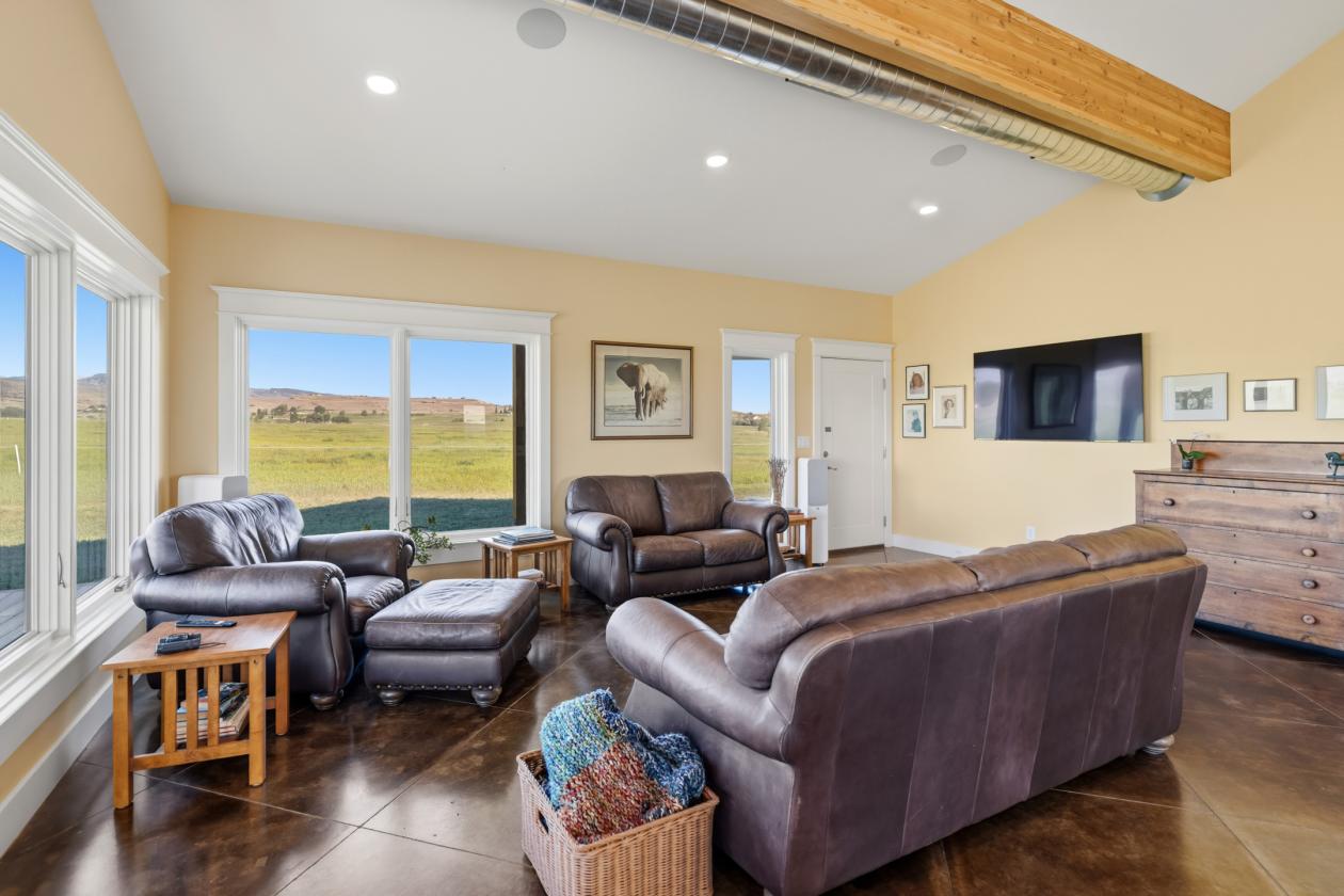 Exceptional horse property with beautiful views - photo 27